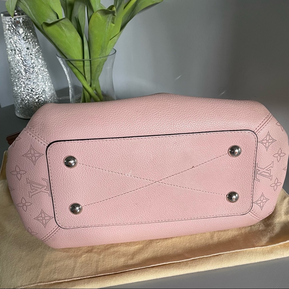 ❌SOLD❌ 2018 Louis Vuitton Mahina Haumea Leather Bag - Picture 7 of 15
